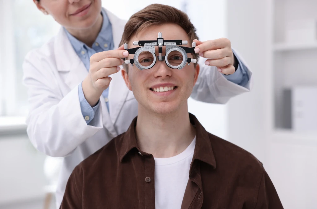 BTS OPTICIEN LUNETIER